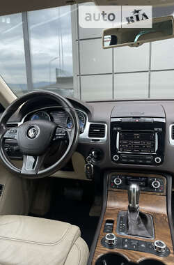 Внедорожник / Кроссовер Volkswagen Touareg 2013 в Тячеве