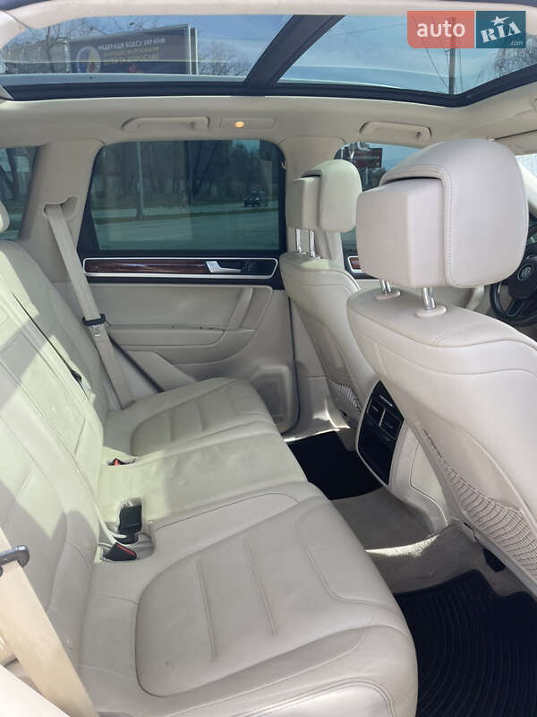Внедорожник / Кроссовер Volkswagen Touareg 2011 в Одессе