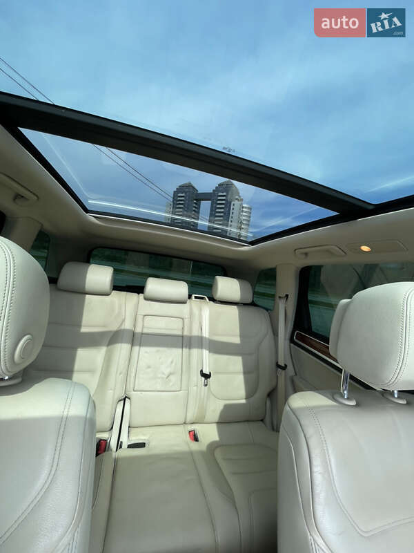 Внедорожник / Кроссовер Volkswagen Touareg 2011 в Одессе