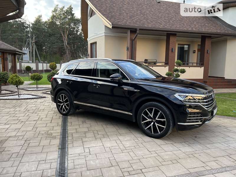 Позашляховик / Кросовер Volkswagen Touareg 2020 в Львові