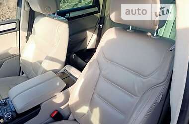 Внедорожник / Кроссовер Volkswagen Touareg 2014 в Кропивницком