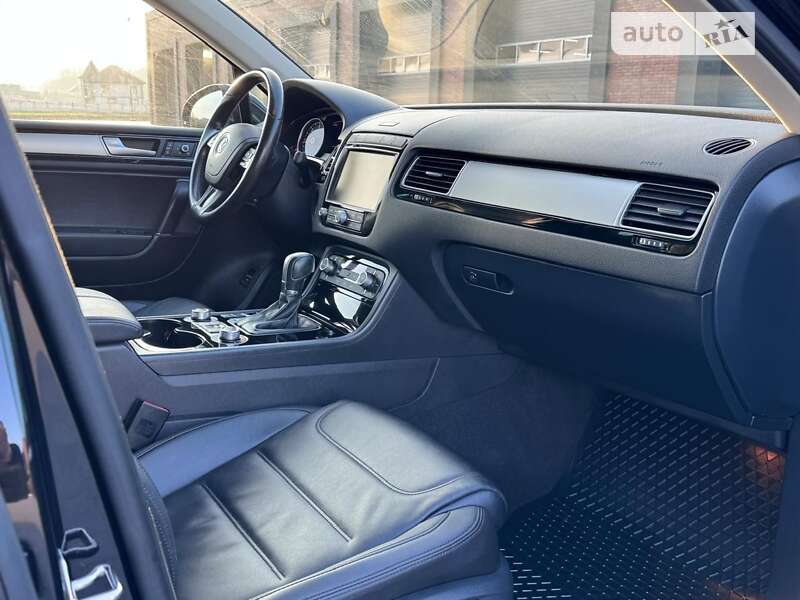 Внедорожник / Кроссовер Volkswagen Touareg 2016 в Черновцах фото 11 Внедорожник / Кроссовер Volkswagen Touareg 2016 в Черновцах