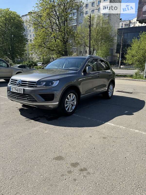 Внедорожник / Кроссовер Volkswagen Touareg 2014 в Черновцах