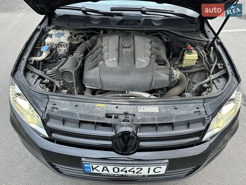Внедорожник / Кроссовер Volkswagen Touareg 2013 в Хмельницком