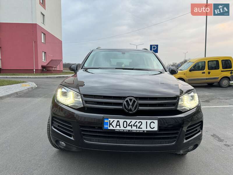 Внедорожник / Кроссовер Volkswagen Touareg 2013 в Хмельницком
