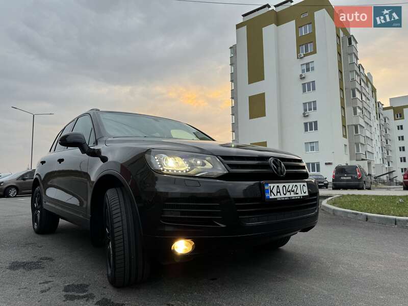 Внедорожник / Кроссовер Volkswagen Touareg 2013 в Хмельницком
