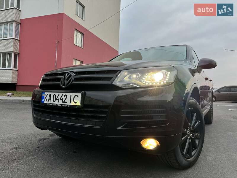 Внедорожник / Кроссовер Volkswagen Touareg 2013 в Хмельницком