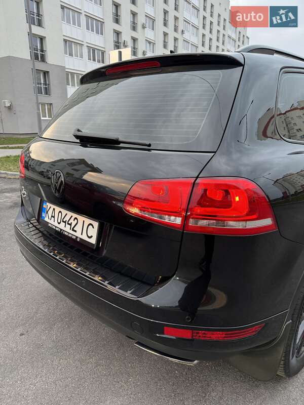 Внедорожник / Кроссовер Volkswagen Touareg 2013 в Хмельницком