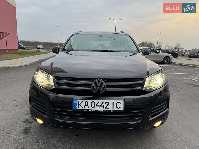 Внедорожник / Кроссовер Volkswagen Touareg 2013 в Хмельницком