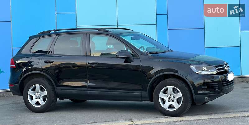 Внедорожник / Кроссовер Volkswagen Touareg 2011 в Киеве