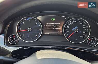 Внедорожник / Кроссовер Volkswagen Touareg 2013 в 