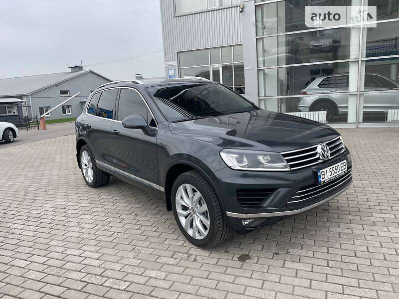 Внедорожник / Кроссовер Volkswagen Touareg 2015 в Полтаве