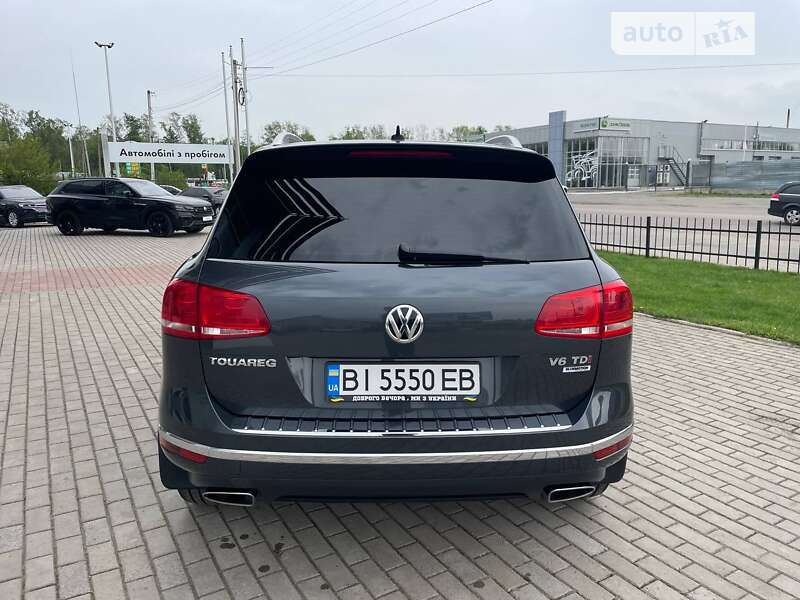 Внедорожник / Кроссовер Volkswagen Touareg 2015 в Полтаве