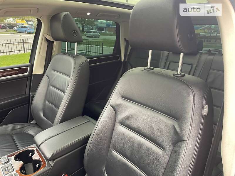 Внедорожник / Кроссовер Volkswagen Touareg 2015 в Полтаве