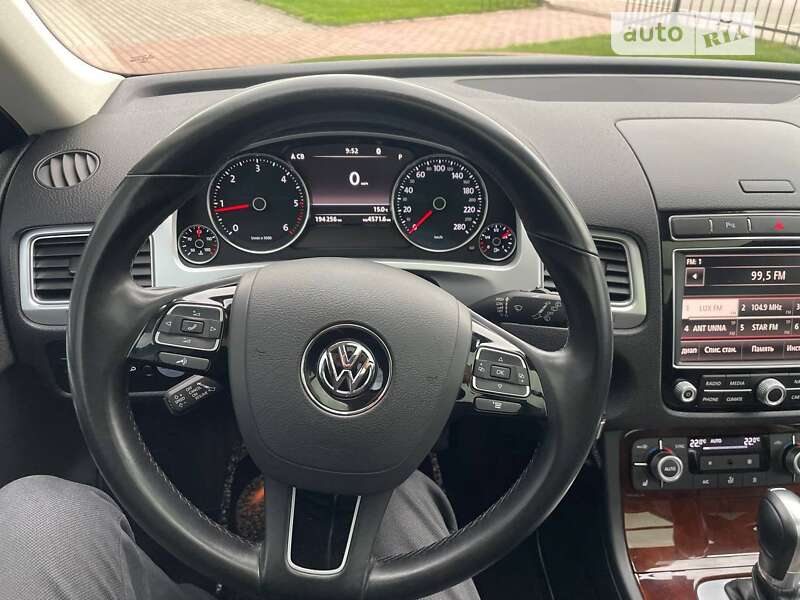 Внедорожник / Кроссовер Volkswagen Touareg 2015 в Полтаве