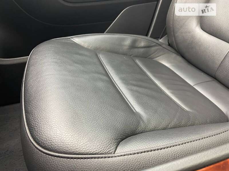 Внедорожник / Кроссовер Volkswagen Touareg 2015 в Полтаве