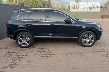 Внедорожник / Кроссовер Volkswagen Touareg 2015 в Кривом Роге