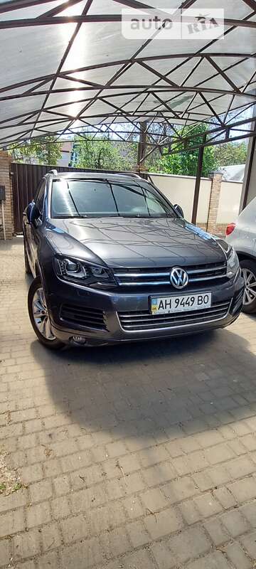 Внедорожник / Кроссовер Volkswagen Touareg 2012 в Днепре