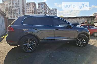 Внедорожник / Кроссовер Volkswagen Touareg 2011 в Киеве