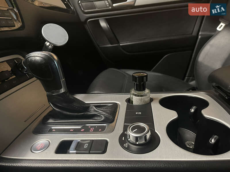 Внедорожник / Кроссовер Volkswagen Touareg 2013 в Смеле