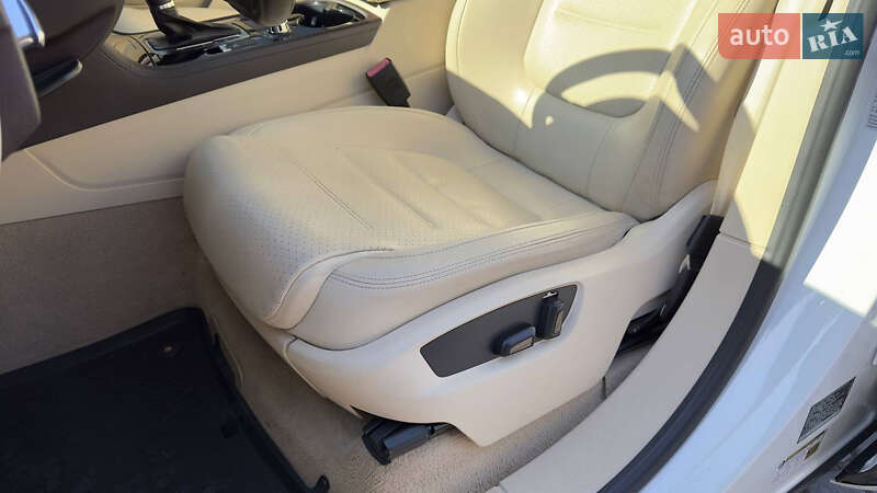 Внедорожник / Кроссовер Volkswagen Touareg 2013 в Ивано-Франковске