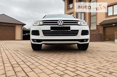 Внедорожник / Кроссовер Volkswagen Touareg 2013 в Полтаве