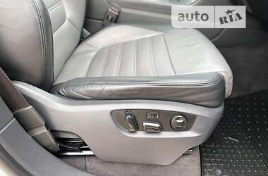 Внедорожник / Кроссовер Volkswagen Touareg 2013 в Полтаве