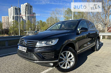 Позашляховик / Кросовер Volkswagen Touareg 2015 в Києві