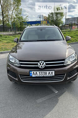 Внедорожник / Кроссовер Volkswagen Touareg 2014 в Киеве