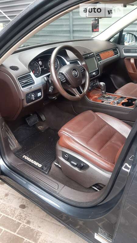 Внедорожник / Кроссовер Volkswagen Touareg 2012 в Сумах