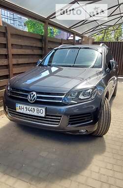 Внедорожник / Кроссовер Volkswagen Touareg 2012 в Днепре