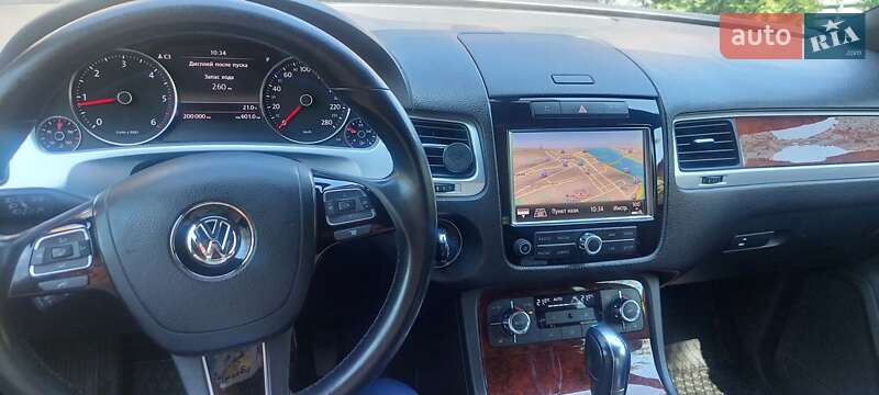 Позашляховик / Кросовер Volkswagen Touareg 2012 в Дніпрі