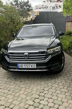Позашляховик / Кросовер Volkswagen Touareg 2018 в Вінниці