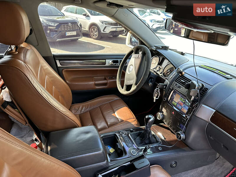 Позашляховик / Кросовер Volkswagen Touareg 2005 в Києві