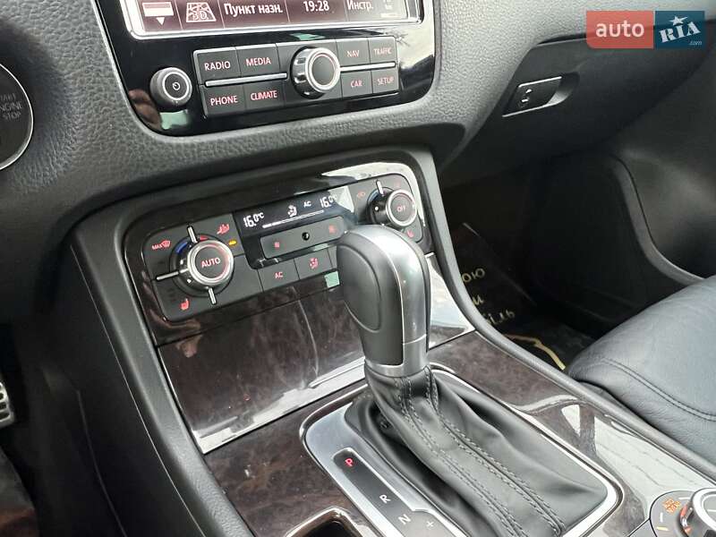 Позашляховик / Кросовер Volkswagen Touareg 2010 в Вінниці