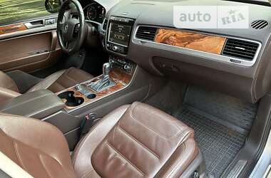 Внедорожник / Кроссовер Volkswagen Touareg 2010 в Киеве