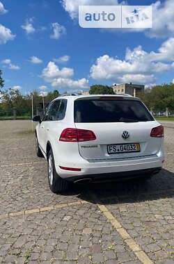 Внедорожник / Кроссовер Volkswagen Touareg 2013 в Мукачево