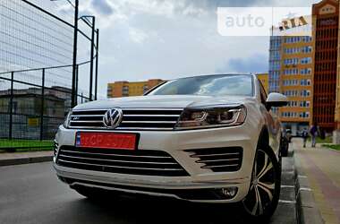 Внедорожник / Кроссовер Volkswagen Touareg 2015 в Киеве