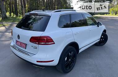 Позашляховик / Кросовер Volkswagen Touareg 2014 в Рівному