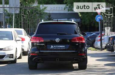 Внедорожник / Кроссовер Volkswagen Touareg 2013 в Киеве