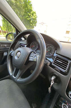 Внедорожник / Кроссовер Volkswagen Touareg 2011 в Тернополе