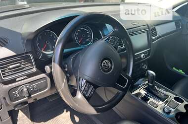 Позашляховик / Кросовер Volkswagen Touareg 2016 в Запоріжжі