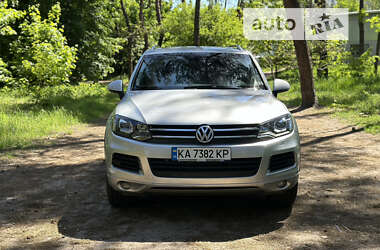 Внедорожник / Кроссовер Volkswagen Touareg 2011 в Киеве