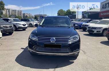 Позашляховик / Кросовер Volkswagen Touareg 2017 в Запоріжжі