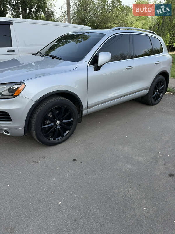 Внедорожник / Кроссовер Volkswagen Touareg 2011 в Кривом Роге