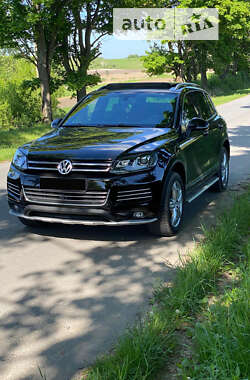 Внедорожник / Кроссовер Volkswagen Touareg 2012 в Львове