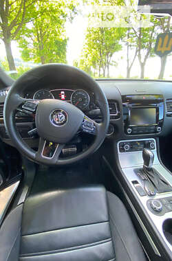 Внедорожник / Кроссовер Volkswagen Touareg 2012 в Львове