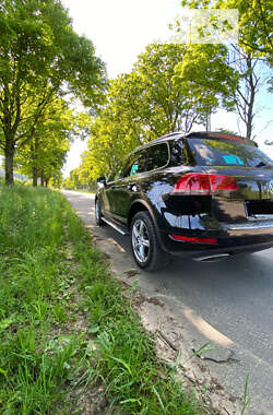 Внедорожник / Кроссовер Volkswagen Touareg 2012 в Львове