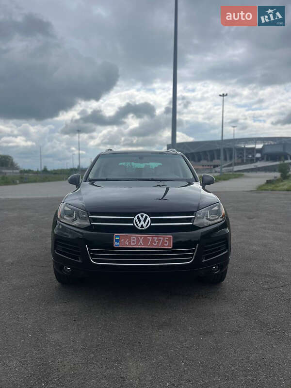 Внедорожник / Кроссовер Volkswagen Touareg 2012 в Львове