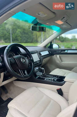 Внедорожник / Кроссовер Volkswagen Touareg 2012 в Львове